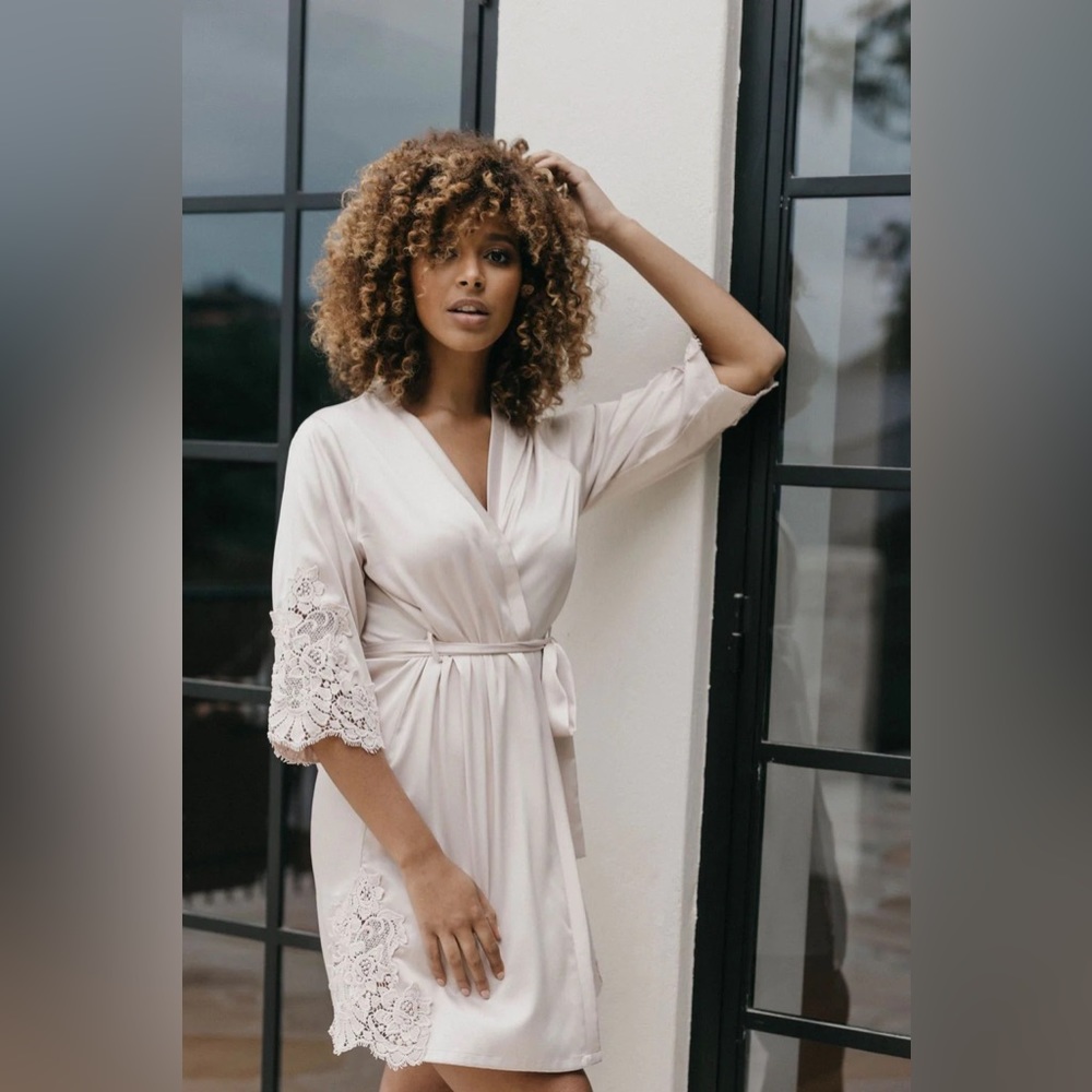 💍 Champagne 🥂 Lace Trim Robe